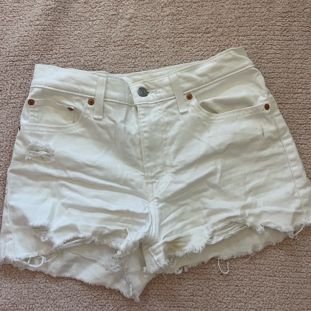 Levi’s White Jean Shorts🤍